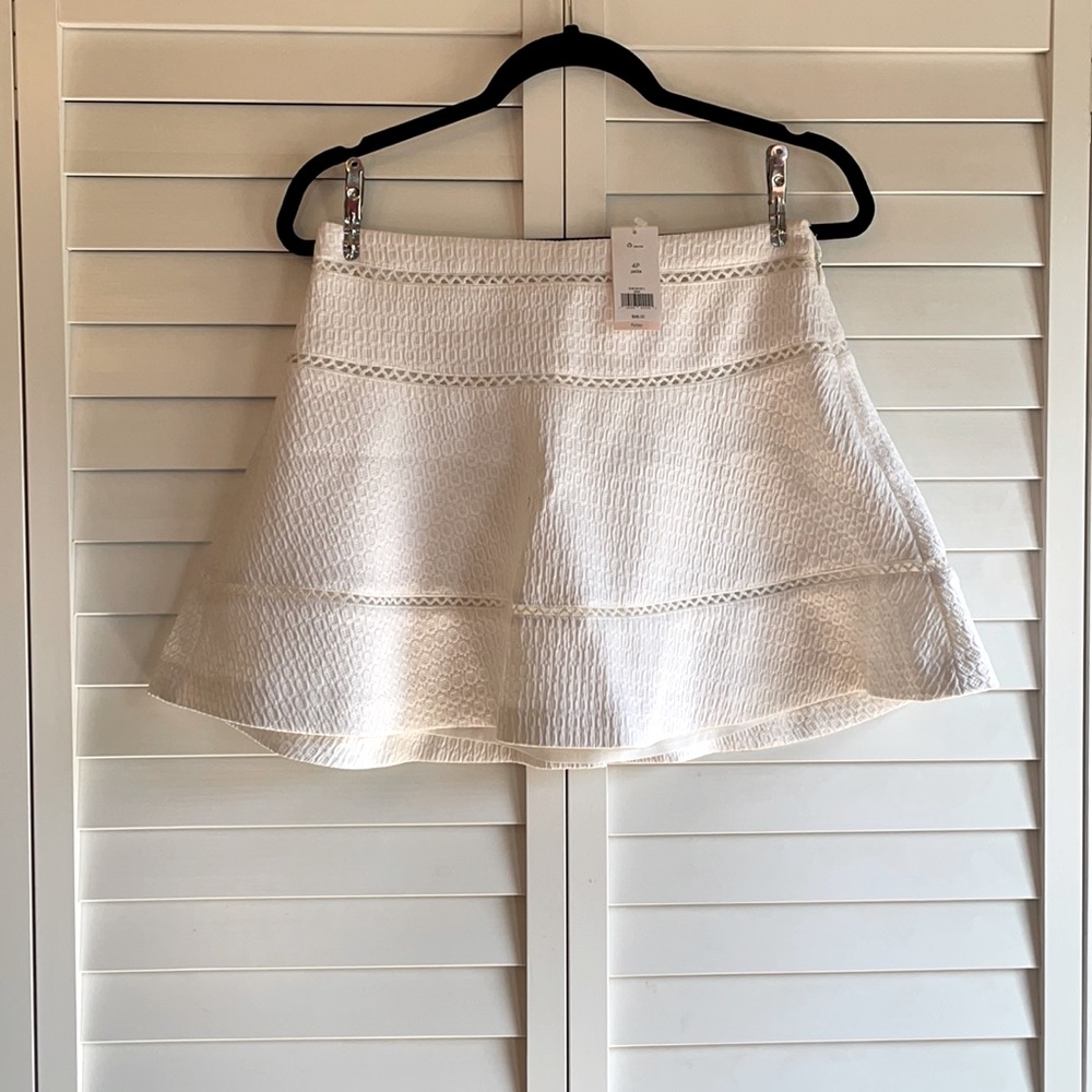 Banana Republic white flirty skirt sz 4P